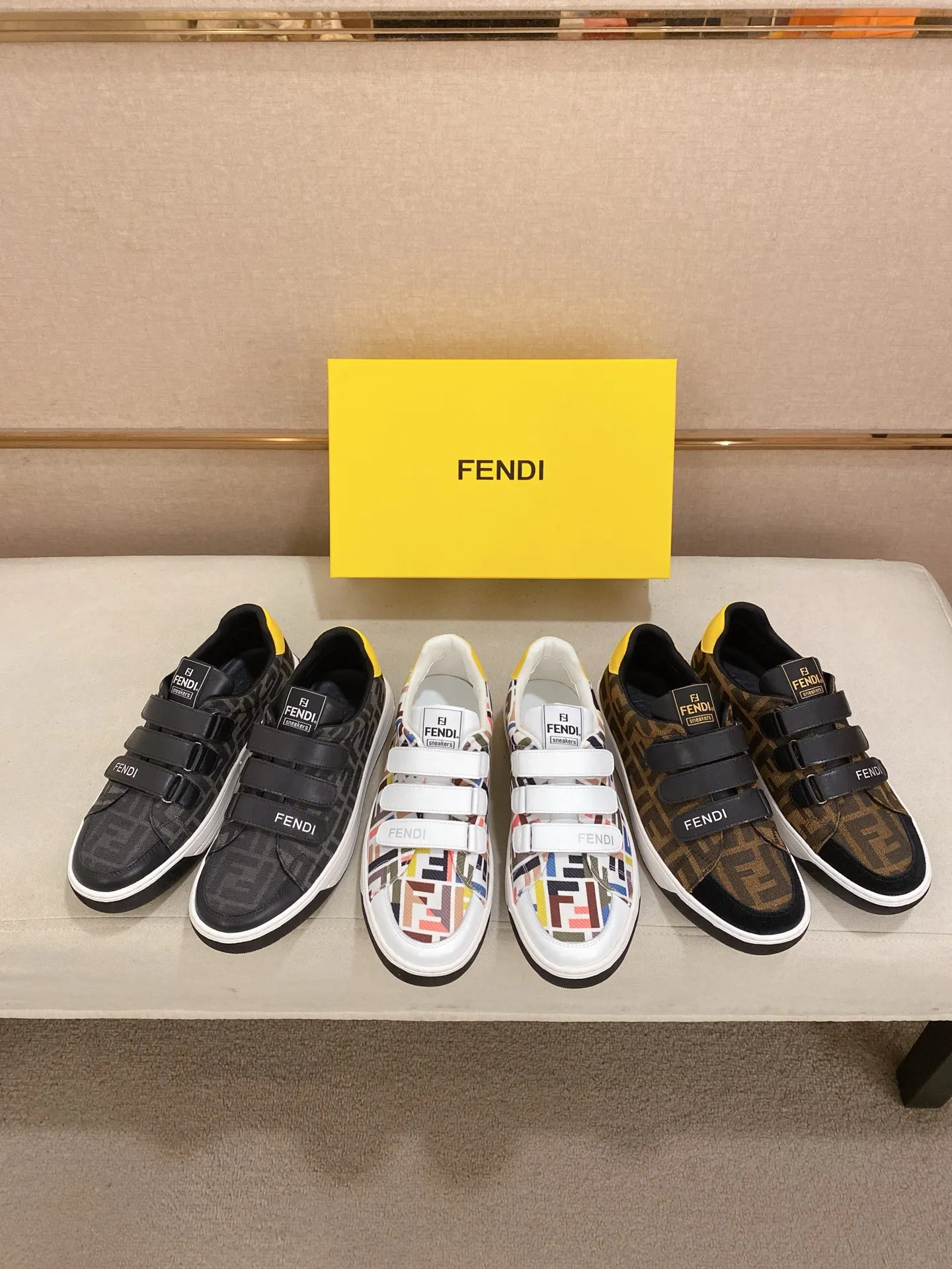 Men's shoes 💰 400💰 (FENDI) New high-top 👊🏻 upper 🇮🇹 imported cowhide fabric 🇩🇪 lining imported sheepskin lining. The original outsole is molded to highlight the identity of every man, and the upper foot is stable and stable🚶🏻🚶🏻The high-end custom counters reproduce the original version📯No matter the wind or rain, the shoe last remains unchanged and can withstand the verification of time🔍️,🔵 Size: 38-44 (45 is custom-made and cannot be returned or exchanged
